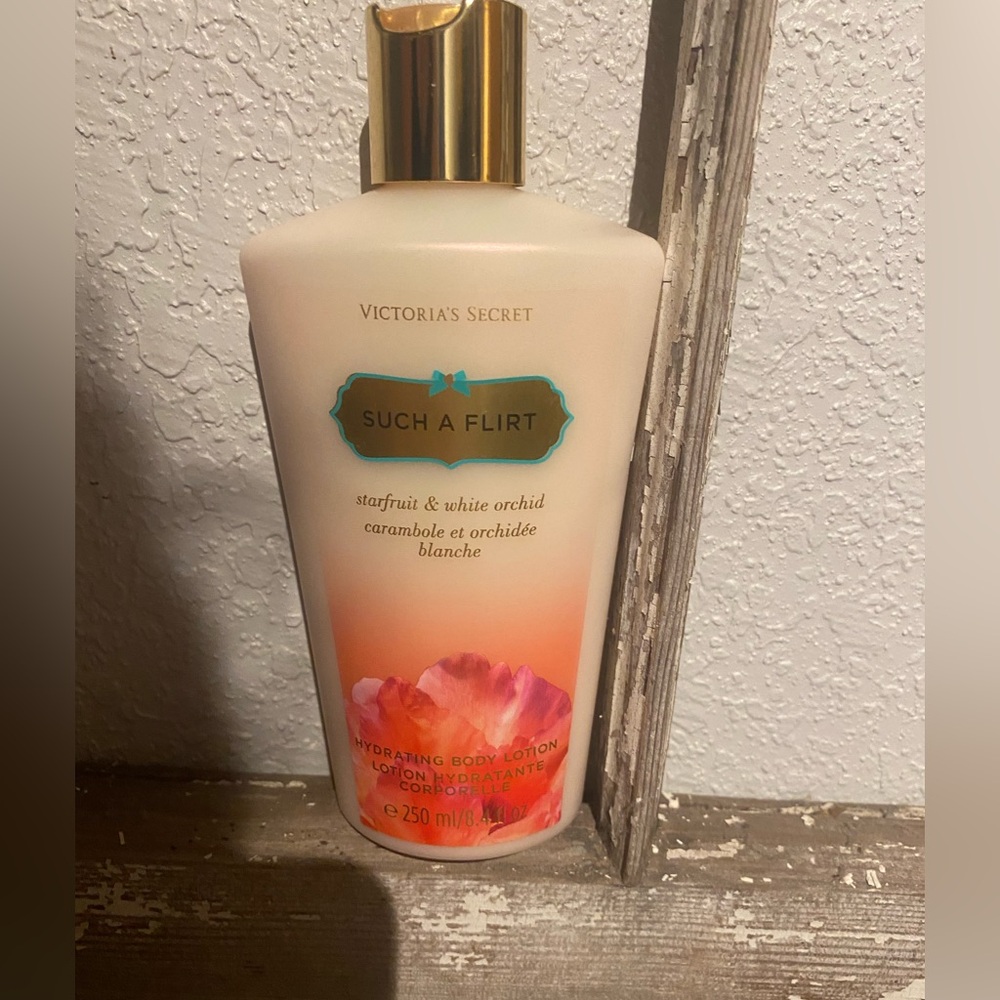Victoria’s Secret Such A Flirt Hydrating Body Lotion - Picture 4 of 4
